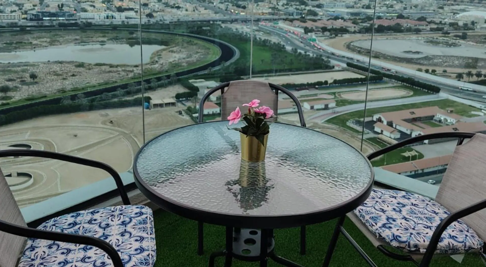 Downtown 2Bhk Family Retreat Apartment Dubai