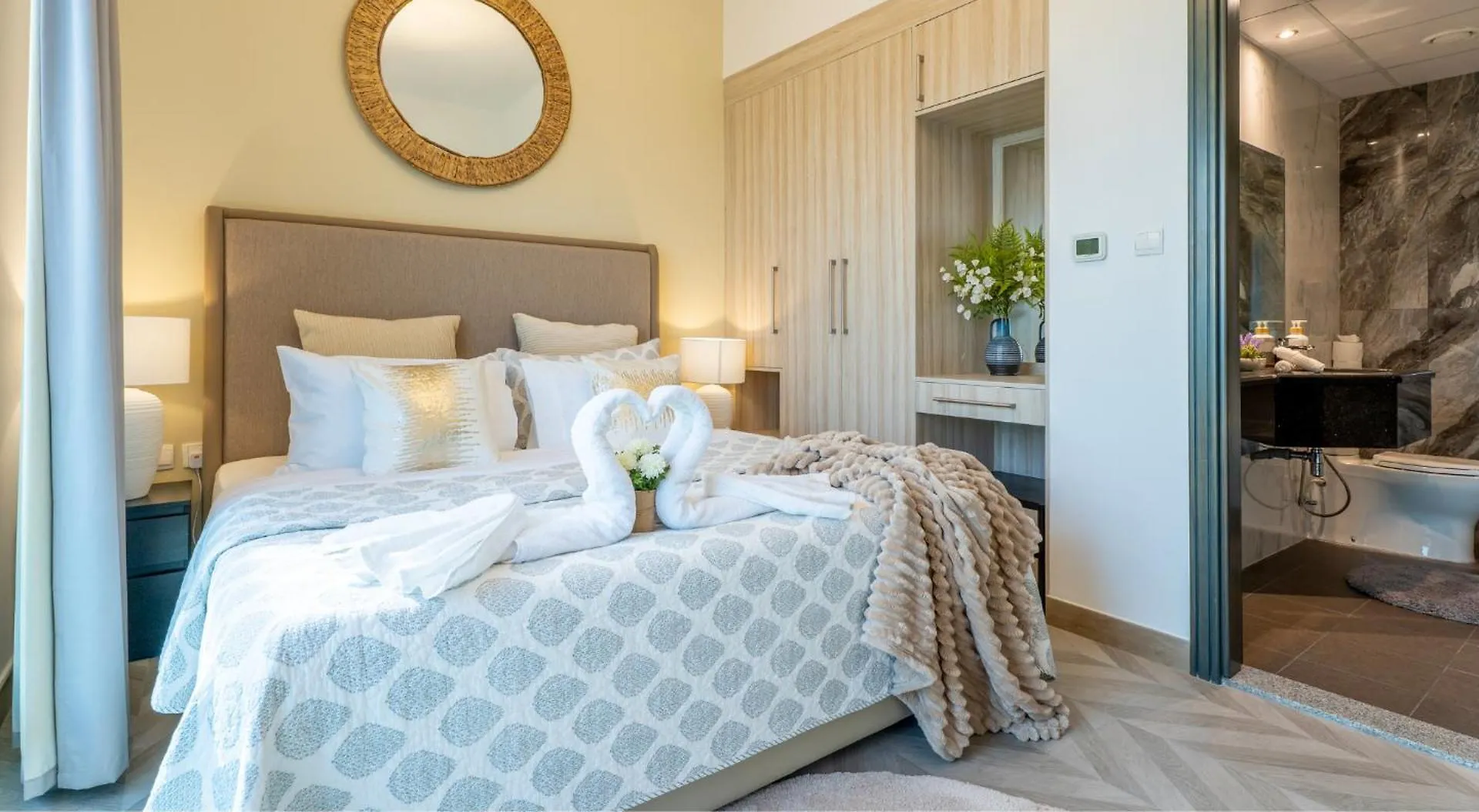 Downtown 2Bhk Family Retreat Apartment Dubai