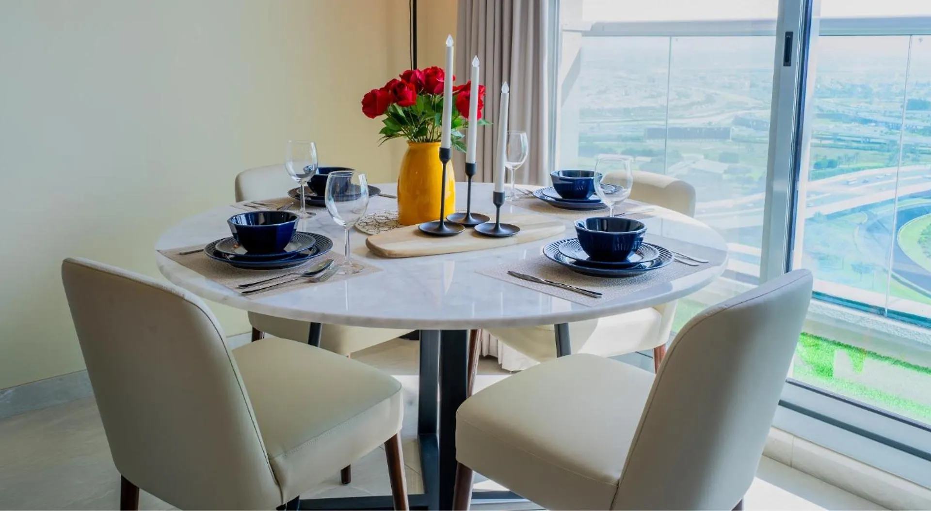 Downtown 2Bhk Family Retreat Apartment Dubai