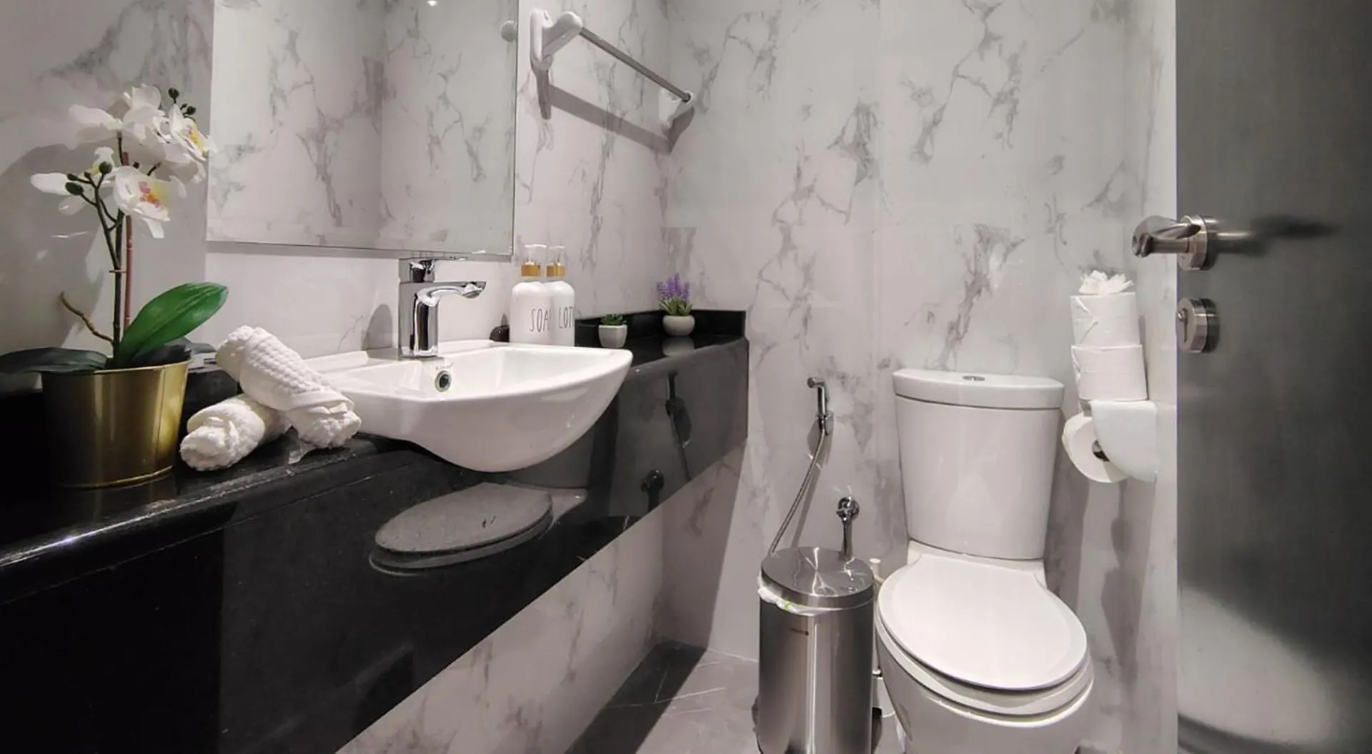 Downtown 2Bhk Family Retreat Apartment Dubai