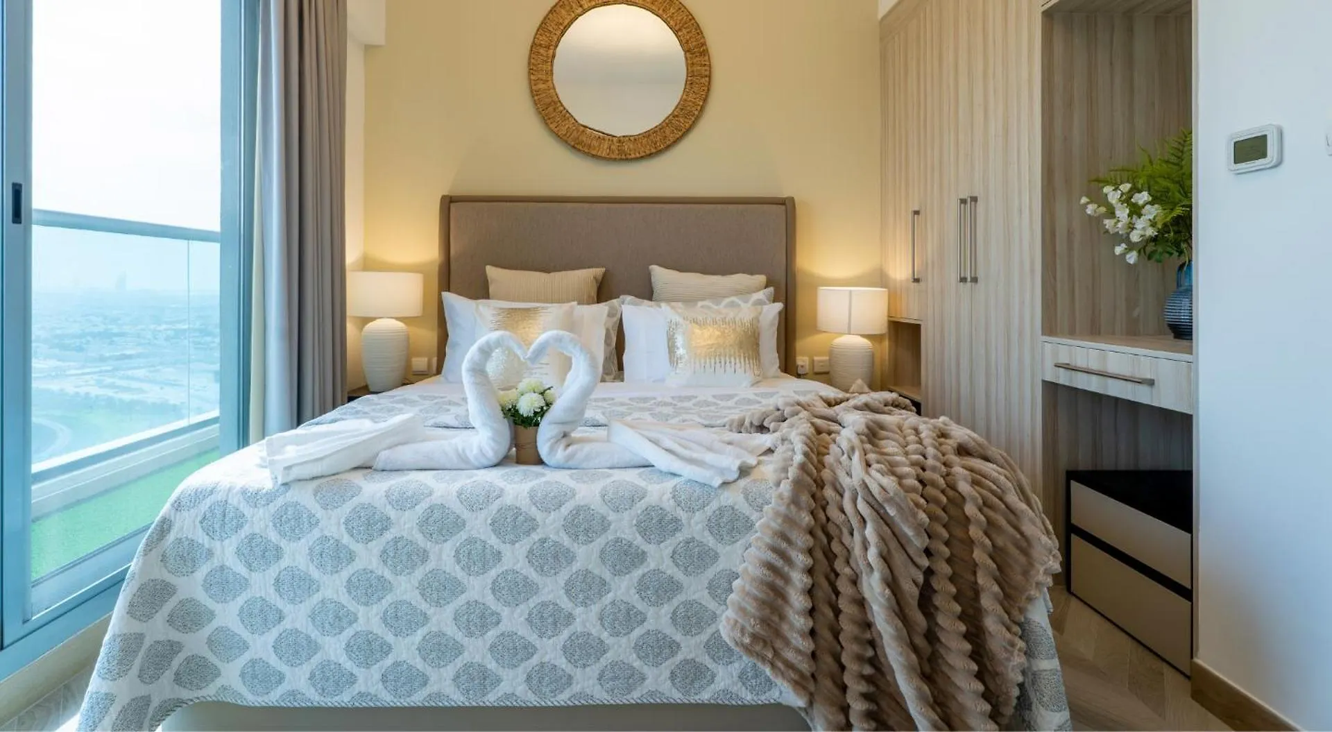 Downtown 2Bhk Family Retreat Apartment Dubai