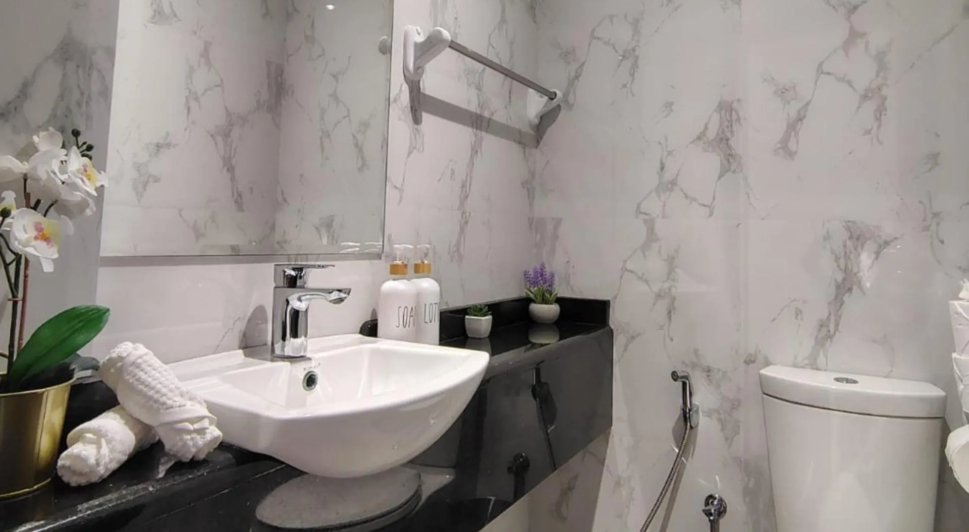 Downtown 2Bhk Family Retreat Apartment Dubai
