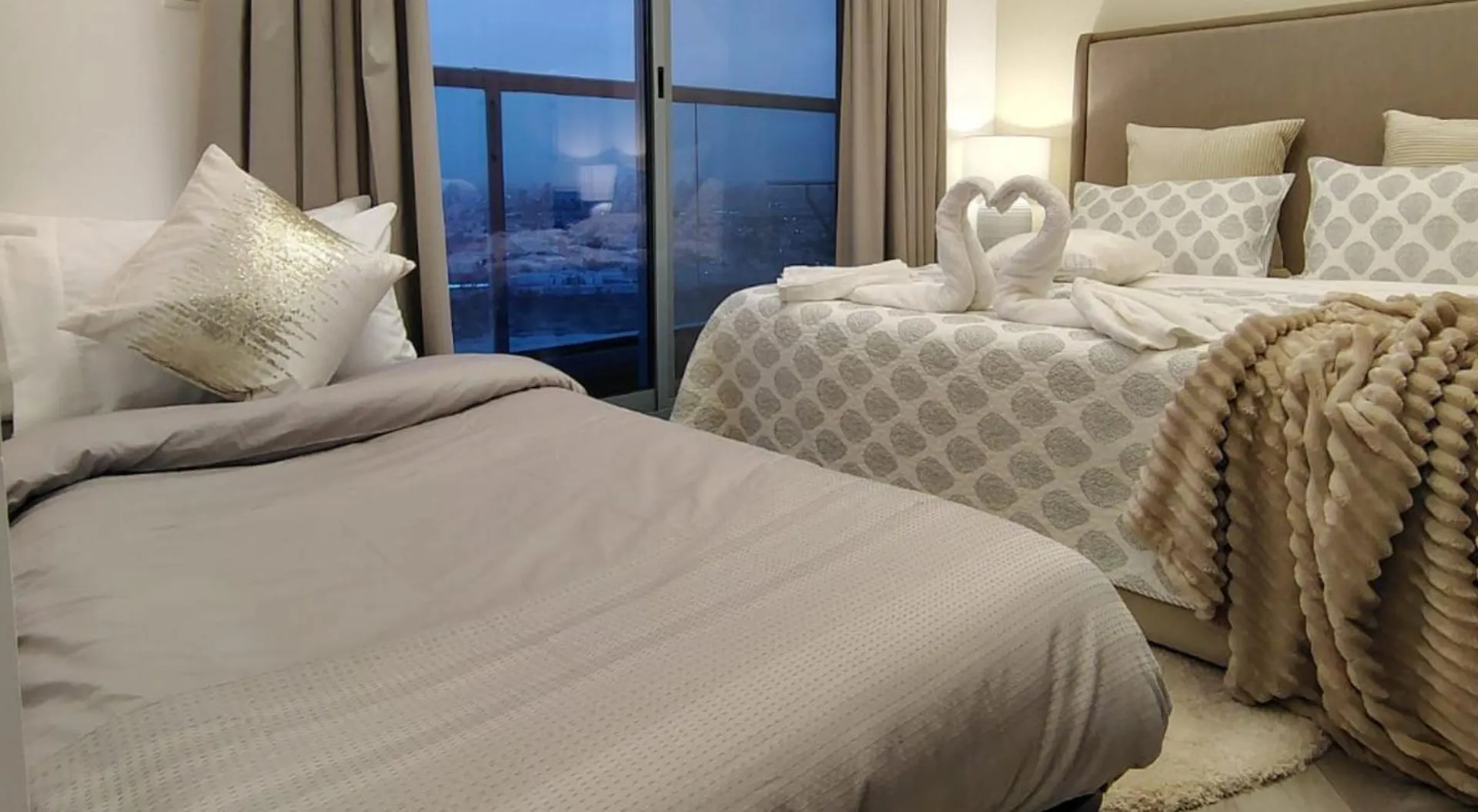 Downtown 2Bhk Family Retreat Apartment Dubai